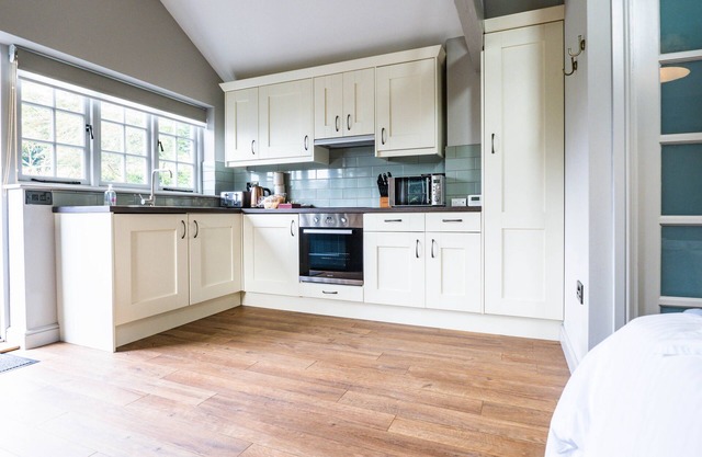 1 Bed Studio in Two Dales, Near Matlock & Bakewell