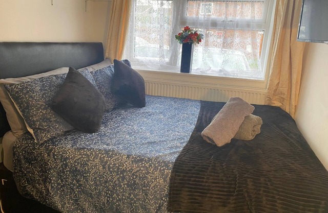 Cozy Coventry Studio with Shared Entrance