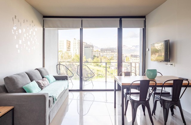 1 bedroom apartment with balcony and sea view