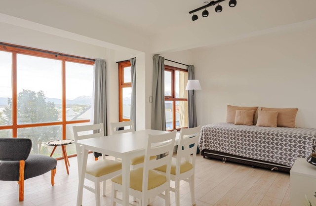 1 bedroom apartment with sea view