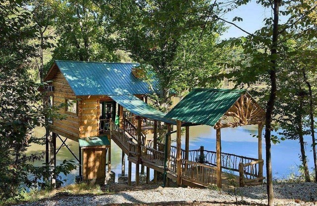 1 DORMITORIO 1 BAÑO, ÁRBOL-CABINA POR UN LAGO PRIVADO DE 20 ACRE