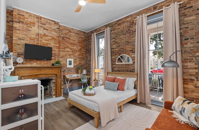 1 bedroom, 1 bathroom studio in Downtown Augusta