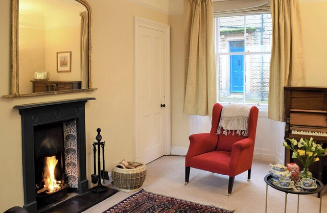 Enjoy a car-free holiday in a Georgian House in Berwick Upon Tweed’s conservation area.