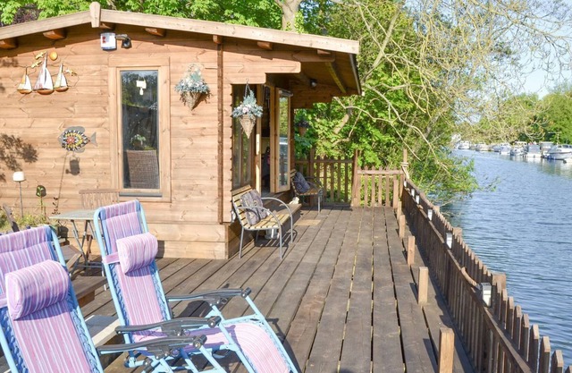 1 bedroom accommodation in Thorpe River Green