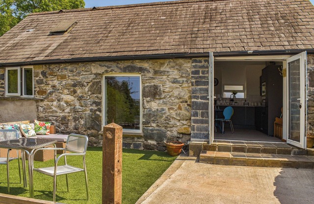A wonderful, detached cottage with stunning views, only a few minutes’ drive to Betws-Y-Coed.