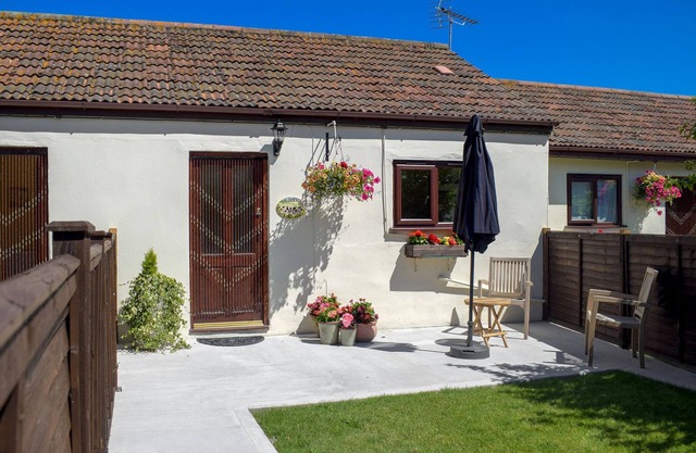 1 bedroom accommodation in Lympsham, near Weston-super-Mare