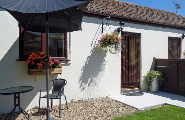 1 bedroom accommodation in Lympsham, near Weston-super-Mare