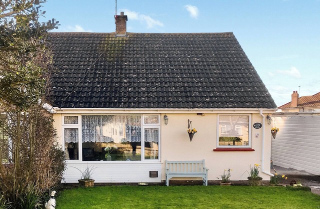 Just a short walk to the beach, this wonderful bungalow is perfect at any time of year.