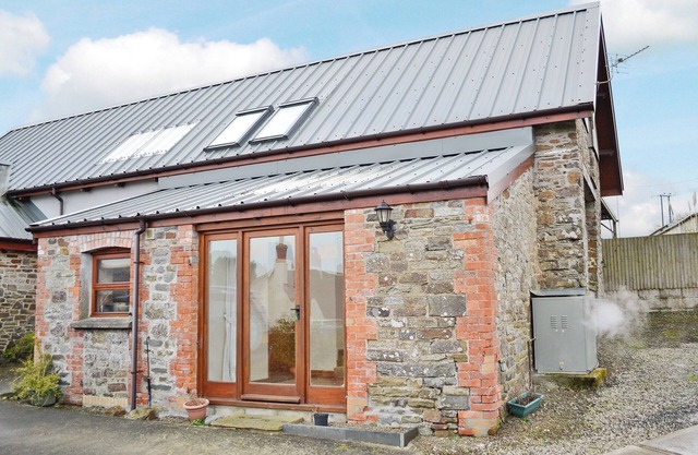 This holiday property is located on a lovely farm complex, just 1 mile away from Great Torrington.