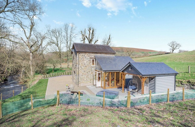 Beautiful stone cottage with private hot tub, perfect for a romantic break away for two.