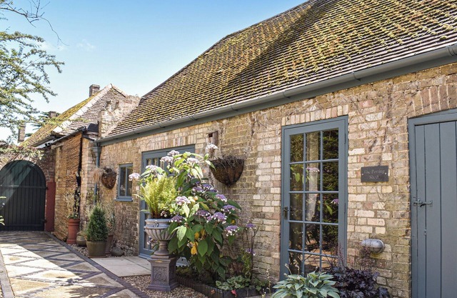 The Potting Shed is a beautiful 5 star outhouse conversion with a luxury country feel.