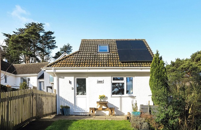 A lovely property overlooking Carlyon Bay Golf course and a short week from the beach.