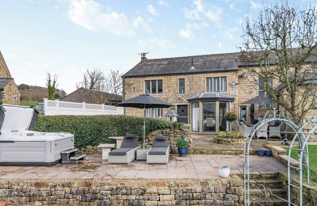 1 bedroom accommodation in Hurst Green