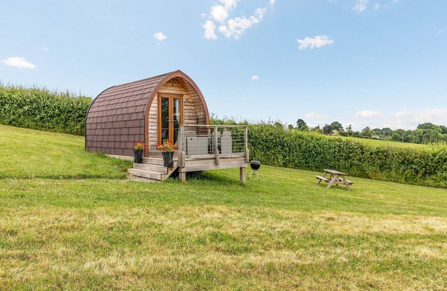 Escape to the country, perfect for a romantic break or for get togethers with friends and family.
