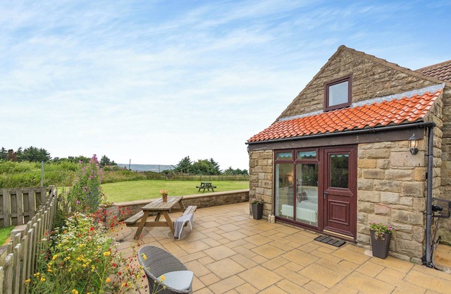 Welcome to the charming ‘Beacon’, a beautifully converted stable located in Ravenscar.