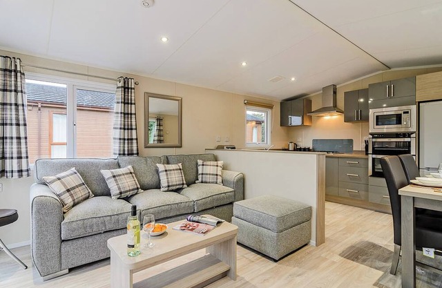 Spacious lodge with one double with en suite stylish bathroom with bath and overhead shower.