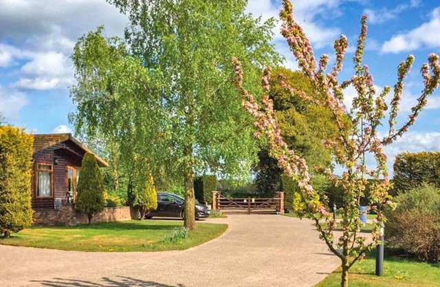 Superb lodge with one super king-size double with en suite shower and corner bath.