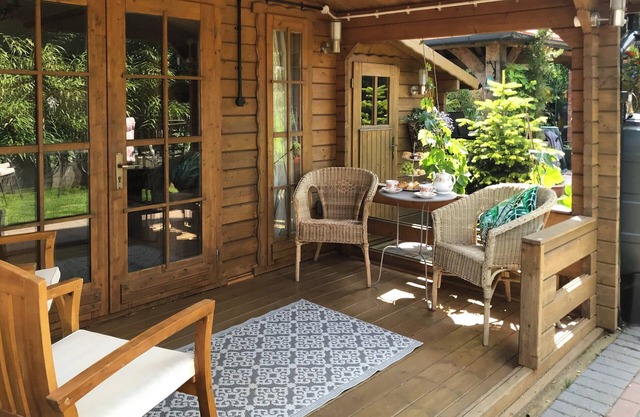 Oakwell Lodge is a lovely detached lodge with wood burner and just a short distance to the coast.