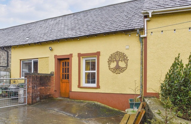 1 bedroom accommodation in Llanfynydd