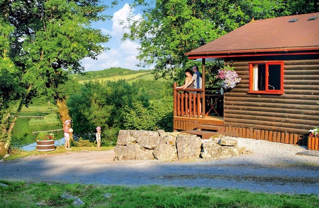 Beautifully converted 18th century stone barn cottage, 200 yds from the fishing lake.