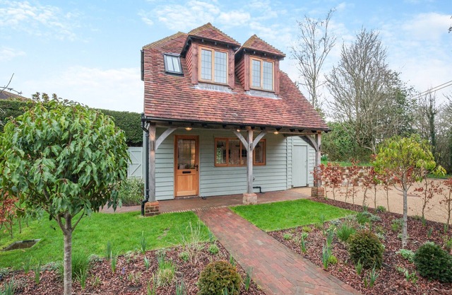 A stunning barn conversion that sleeps two and is located in the heart of Sussex.