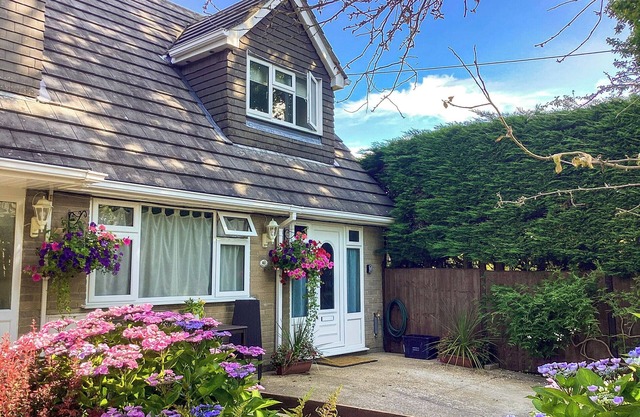 We just adore this charming holiday home in a peaceful setting within The New Forest National Park.
