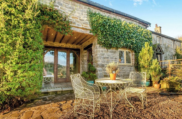 Riverside Cottage is a charming one bedroom property nestled in the heart of the Ribble Valley.