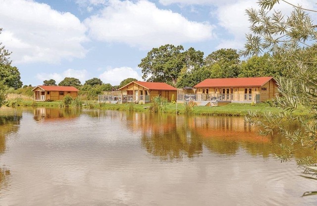 3 bedroom accommodation in Ellesmere