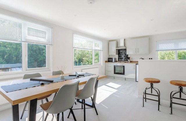 A spacious contemporary one-bedroom apartment set in an enviable peaceful location.