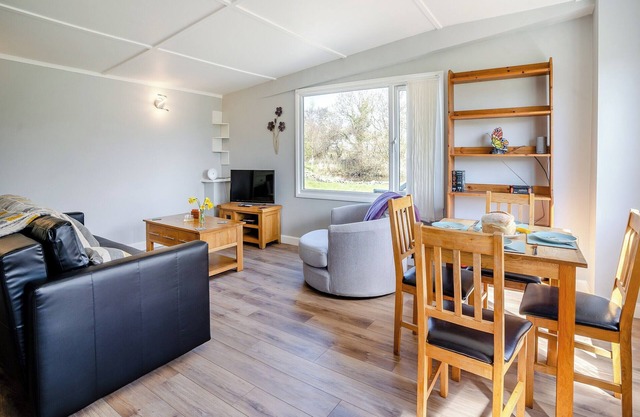 Lovely lodge overlooking the fisheries lake, great for a family break in the Cambrian Mountains.