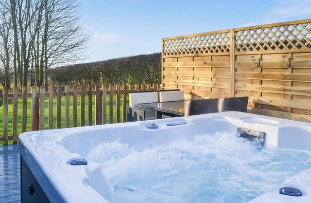 Ideally located for a family and dog friendly seaside holiday with private hot tub.