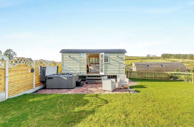 Perfect for a romantic break away, this shepherd’s hut boasts its own private hot tub.