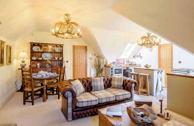 Treetops is rustic, dreamy, warm & homely.