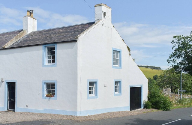 Whether driving or as a passenger, you’ll be captivated by the scenery on the way to Yetholm.