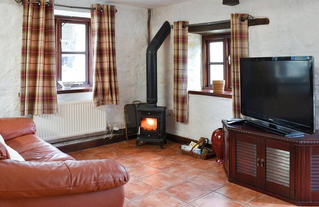 Perfect romantic getaway in The Forest of Dean for two , The Granary is set on an Equine farm.