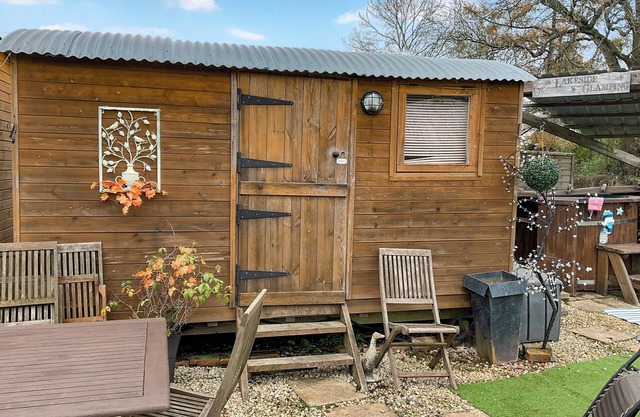 Lovely shepherds hut with private hot tub surrounded by fabulous grounds.