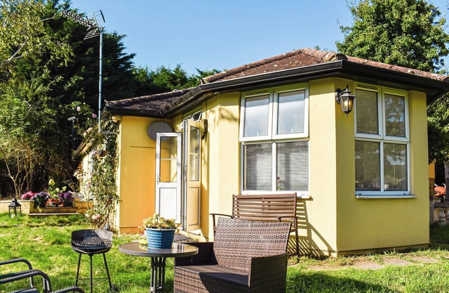 A serene and cosy lodge nestled in the picturesque countryside of the Lea Valley regional park.