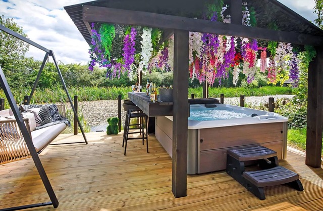 Stunningly stylish open plan lodge.