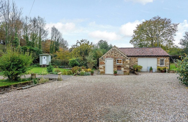 A charming detached cottage in a beautiful setting, a perfect romantic retreat.