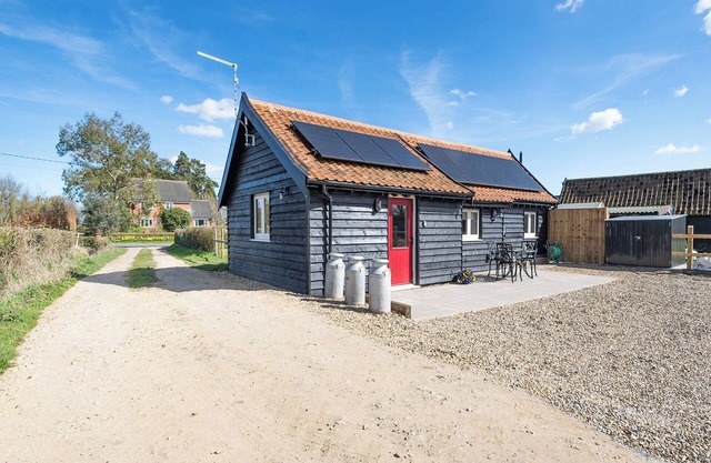 Beautiful romantic converted barn located in a quiet setting.