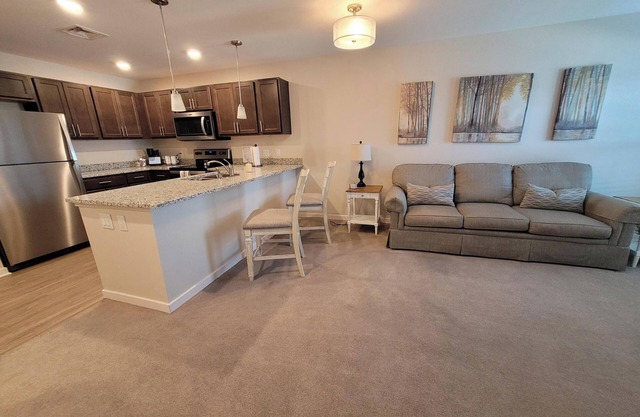 1-Bedroom apartment in Fenton, MI with Wi-Fi, Fitness Center, & in-unit Laundry!