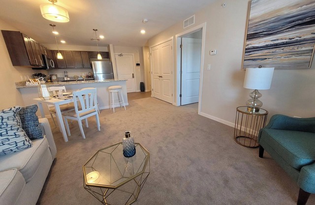 1-Bedroom apartment in Fenton, MI with Wi-Fi, Fitness Center, & in-unit Laundry!