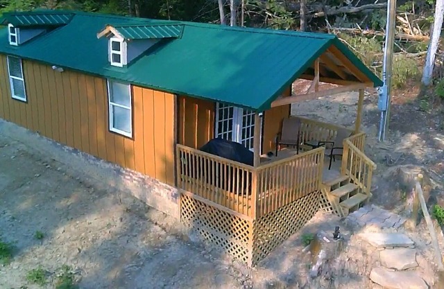 1-bedroom cabin 5 miles from Cumberland Falls and Daniel Boone National Forest