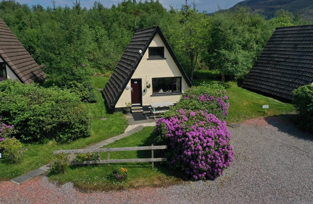 Chalet avec vue sur la montagne et le lac, à mi-chemin entre Ben Nevis & Glencoe