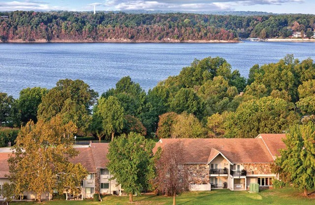 1 Bedroom Condo at Grand Lake!!