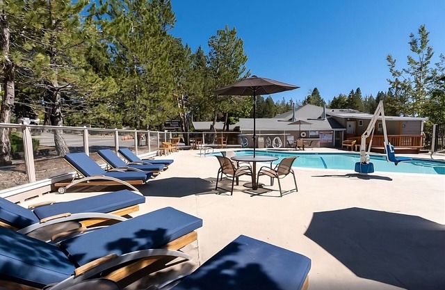 Best Place to Unwind! Private Beach, Kitchenette, Free Parking, Outdoor Pool!
