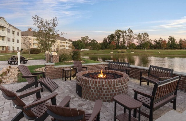 1 Bedroom Deluxe Condo at Williamsburg Governor's Green!!