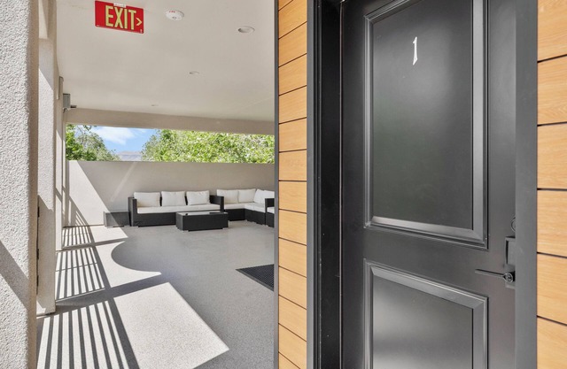 Suite 1 - 1BD/1BA King Suite - Pet Friendly!