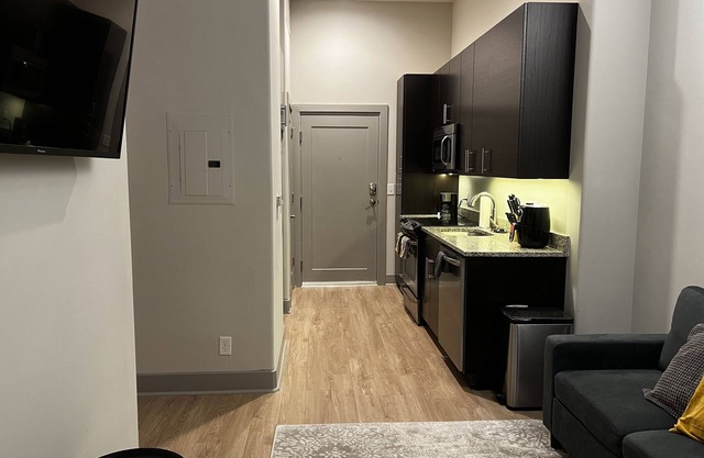 1 Bedroom High Rise Luxury Apartment