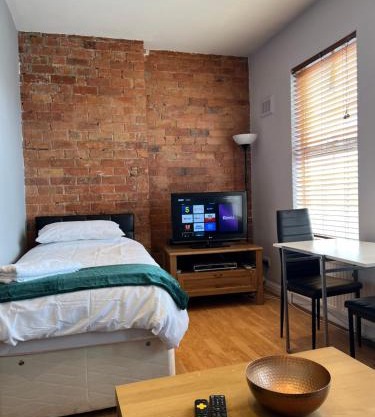 1 bedroom homely apartment, with balcony and private parking